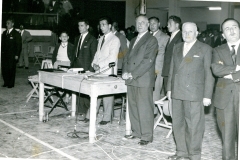 Vito Paparella (secondo da sinistra) al banco della giuria gara di lotta greco-romana